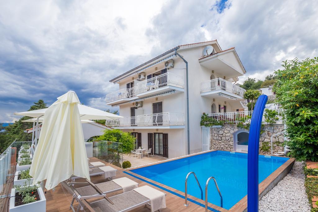 Ava Apartments Omisalj Bagian luar foto