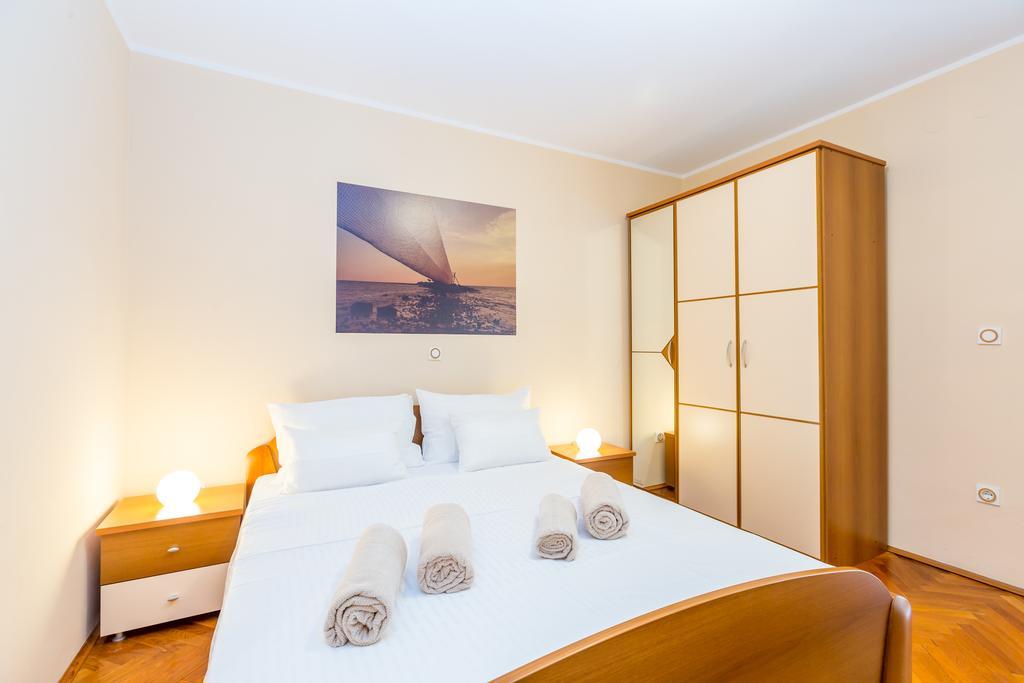 Ava Apartments Omisalj Bagian luar foto