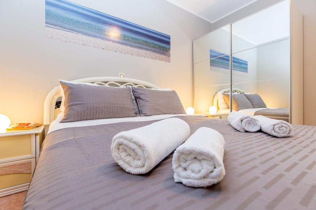 Ava Apartments Omisalj Bagian luar foto