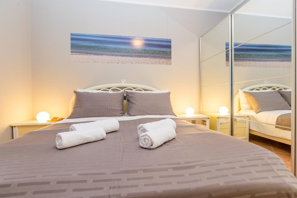Ava Apartments Omisalj Bagian luar foto