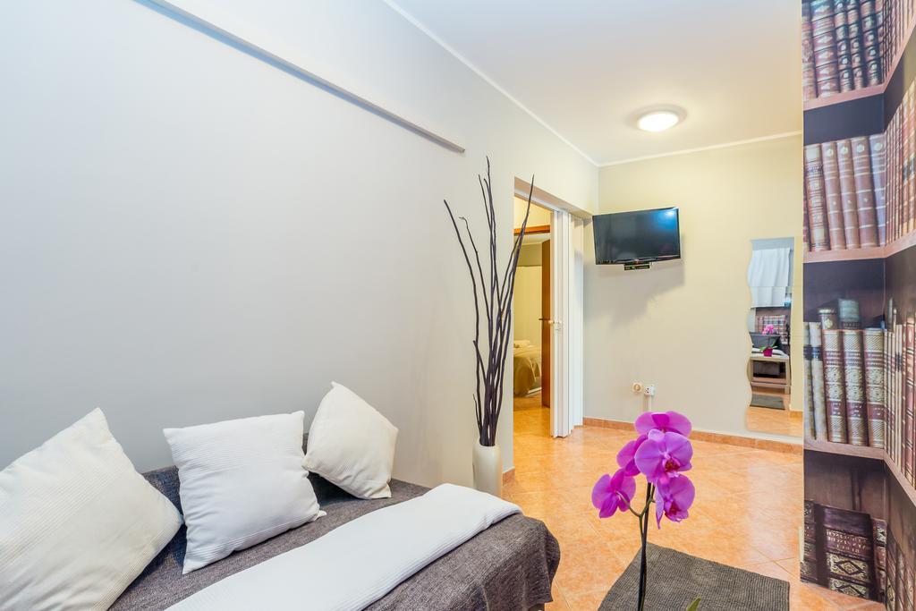 Ava Apartments Omisalj Bagian luar foto