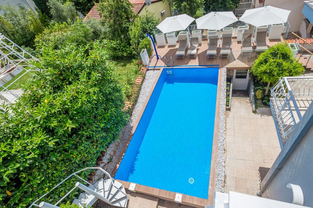 Ava Apartments Omisalj Bagian luar foto