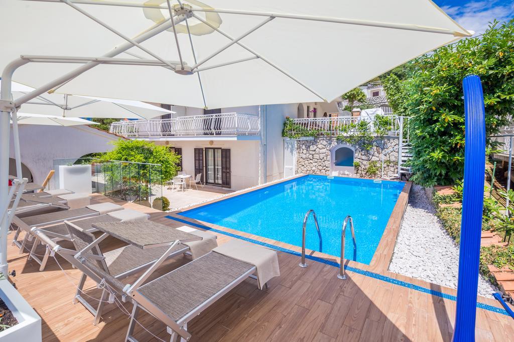 Ava Apartments Omisalj Bagian luar foto