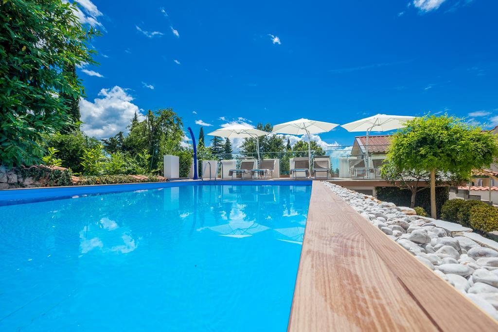 Ava Apartments Omisalj Bagian luar foto